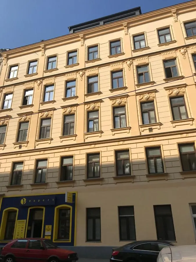 Centrally And Green Vienna Apartment